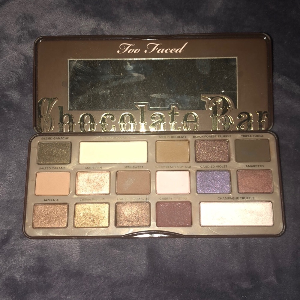 Too faced chocolate bar